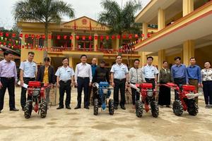 Thanh tra tỉnh Yên Bái: Hỗ trợ nông cụ, con giống cho các hộ nghèo 