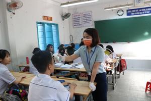 Học sinh THPT đi học trở lại sau thời gian nghỉ chống dịch Covid-19