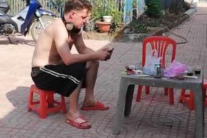 Đắk Lắk: Du khách Anh đòi uống bia mới chịu làm việc
