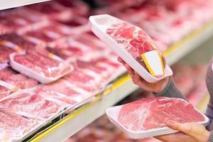 Thủ tướng yêu cầu sớm giảm giá thịt lợn 