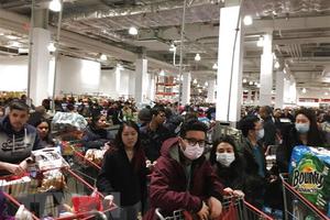 Chính phủ Mỹ kêu gọi người dân không tích trữ nhu yếu phẩm