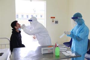 Gọi đường dây nóng để được tư vấn kịp thời về dịch COVID-19