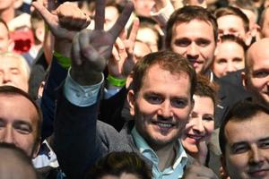 Cử tri dành phiếu bầu cho người cam kết chống tham nhũng