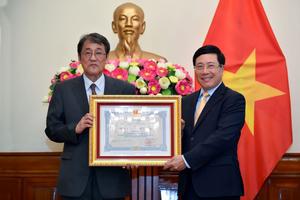 Phó Thủ tướng Phạm Bình Minh trao Huân chương Hữu nghị cho Đại sứ Nhật Bản