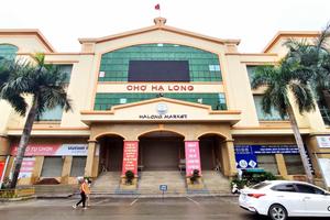 Lập chốt kiểm soát y tế đối với người ra, vào chợ