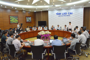 Lào Cai: 2 bệnh nhân nhiễm Covid-19 được di chuyển đến Hà Nội điều trị