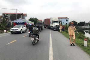 Ninh Bình: Va chạm xe container 2 người nhập viện