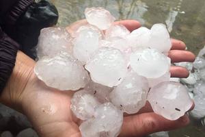 Mưa đá xuất hiện ở huyện vùng cao Mường Lát