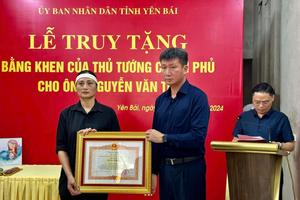 Lễ truy tặng Bằng khen cho ông Nguyễn Văn Thi vì hành động dũng cảm, hy sinh cứu nạn trong cơn bão số 3