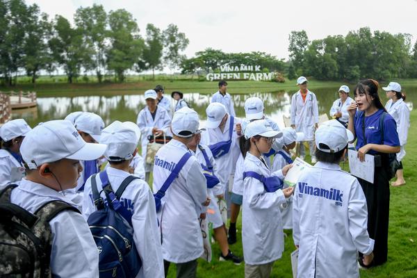 Trẻ em khám phá về công nghệ thân thiện môi trường tại trang trại sinh thái, siêu nhà máy “xanh”