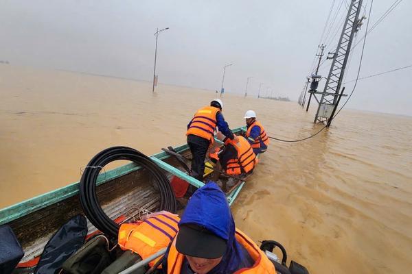 Khẩn trương khắc phục sự cố, đảm bảo cấp điện lại cho 100% khách hàng trong ngày 28/10