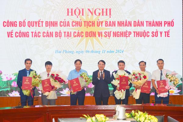 Hải Phòng: Công bố quyết định của Chủ tịch UBND thành phố về công tác cán bộ