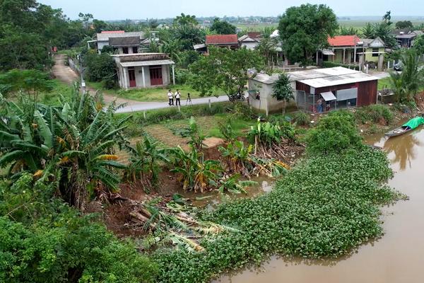 Quảng Trị: Sạt lở bờ sông Vĩnh Định ảnh hưởng đến gần 100 hộ dân