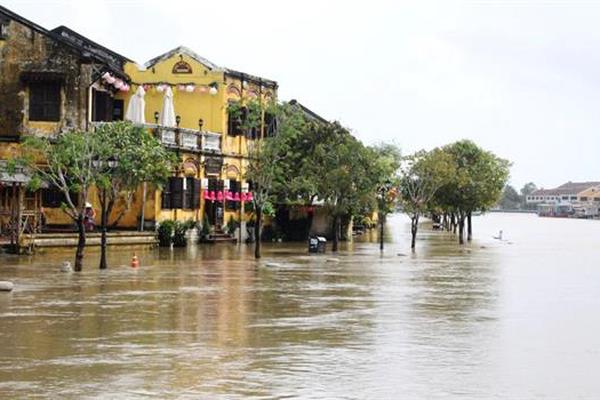 Cân nhắc cho học sinh nghỉ học, đặc biệt ở các khu vực dễ bị ảnh hưởng của mưa lũ