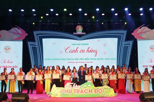 Trao Giải thưởng “Cánh én hồng” và tuyên dương Phụ trách Đội tiêu biểu toàn quốc năm 2024 tại Hải Phòng