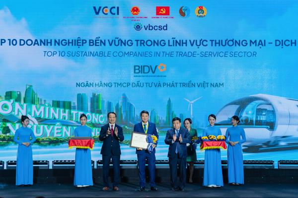 BIDV lần thứ 6 vào Top 10 doanh nghiệp bền vững  lĩnh vực thương mại - dịch vụ