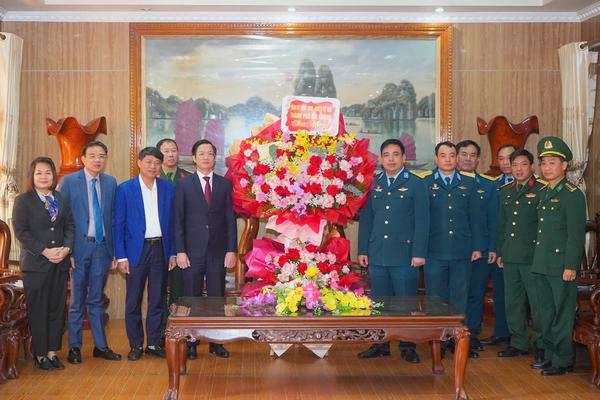 Hải Phòng: Lãnh đạo thành phố thăm, tặng quà một số đơn vị Quân đội trên địa bàn