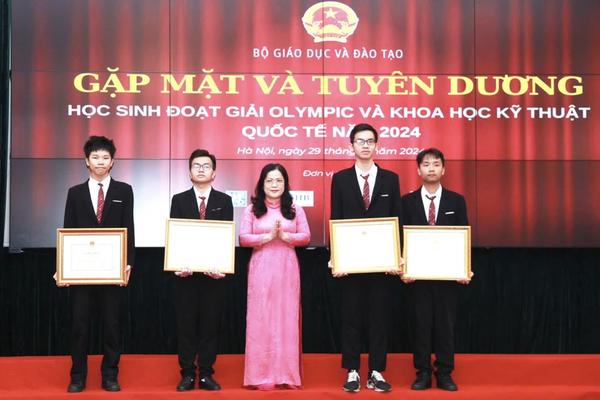 Bộ Giáo dục và Đào tạo gặp mặt, tuyên dương học sinh đạt giải Olympic và khoa học kỹ thuật quốc tế năm 2024