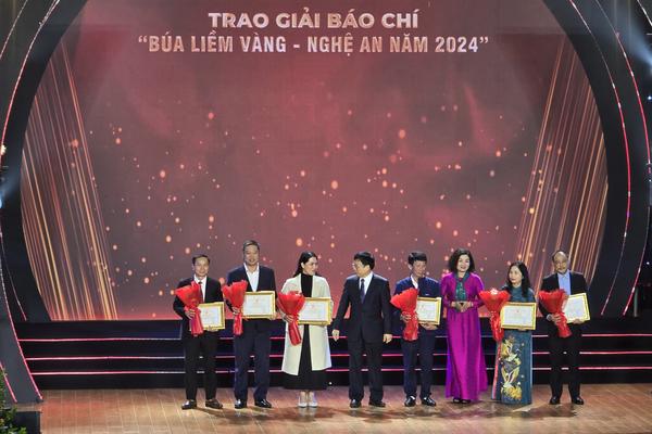 Nghệ An trao giải báo chí "Búa liềm vàng" năm 2024