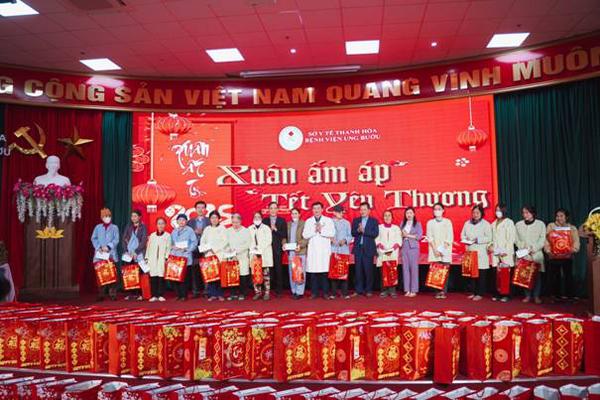 Thanh Hóa: Gần 400 bệnh nhân nhận được quà Tết ấm áp