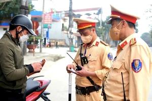 Hành vi bị cấm khi tham gia giao thông và vi phạm nhiều lỗi phạt nguội có bị tước bằng lái xe?