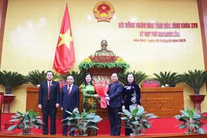 Bà Bùi Thị Minh được bầu làm Chủ tịch HĐND tỉnh Hoà Bình