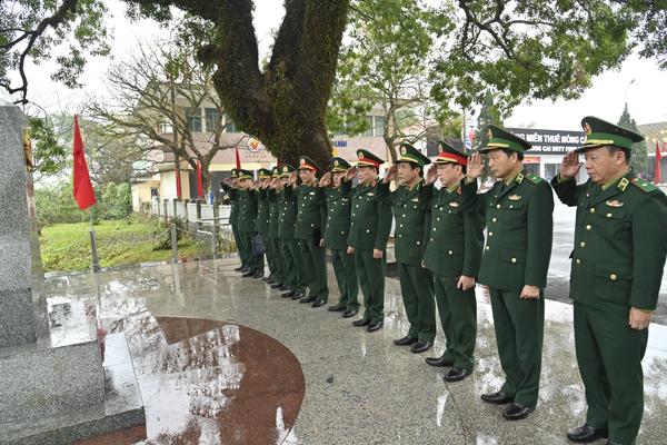 Đoàn công tác Bộ Quốc phòng kiểm tra công tác cửa khẩu, đối ngoại tại Quảng Ninh