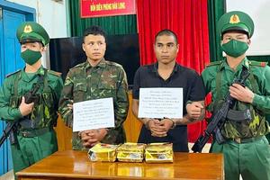 Kon Tum: Bắt hai thanh niên vận chuyển 3 kg ma túy đá