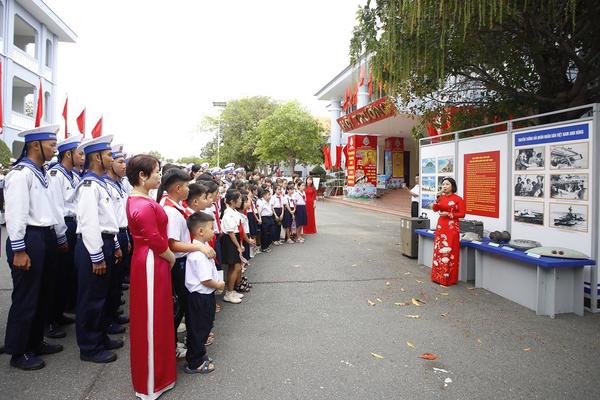 Nhiều tư liệu quý tại "Hoàng Sa, Trường Sa - Tổ quốc nơi đầu sóng"