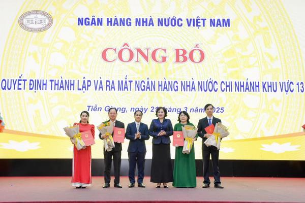Công bố Quyết định thành lập Ngân hàng Nhà nước chi nhánh Khu vực 13