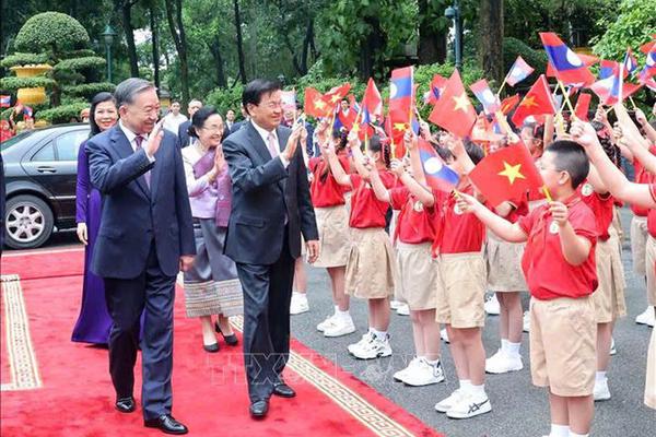 Mãi mãi giữ gìn và không ngừng vun đắp cho quan hệ đoàn kết đặc biệt Việt Nam - Lào