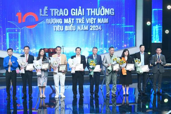 Number One-Tập đoàn Tân Hiệp Phát trao 700 triệu đồng cho 10 Gương mặt trẻ Việt Nam tiêu biểu