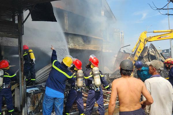 Huế: Cháy chợ An Lỗ giữa trưa, ước tính thiệt hại ban đầu hơn 3 tỷ đồng