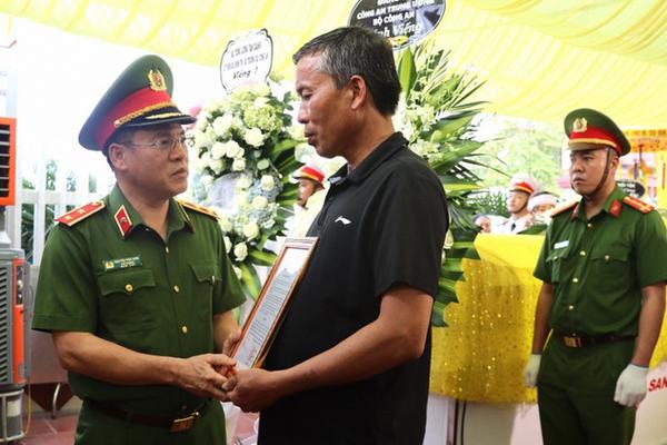 Thủ tướng gửi lời chia buồn tới gia đình liệt sỹ Thiếu tá Nguyễn Đăng Khải