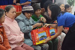 Dự kiến hơn 834 tỷ đồng tặng quà cho người có công với cách mạng