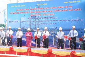 Hợp long cầu Rạch Miễu 2 nối tỉnh Tiền Giang và Bến Tre