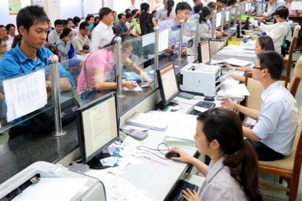 Bộ Chính trị: Khuyến khích khoán biên chế gắn với khoán quỹ lương