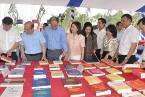 Thanh Hóa: Trưng bày sách chào mừng kỷ niệm 50 năm Ngày Giải phóng miền Nam