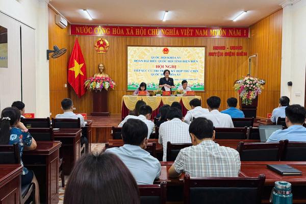 Đoàn đại biểu Quốc hội tỉnh Điện Biên tiếp xúc cử tri huyện Điện Biên