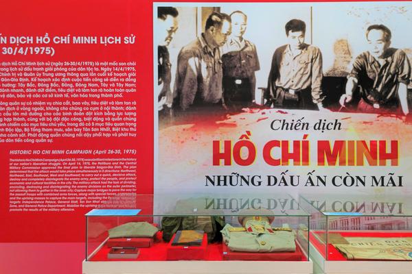 Triển lãm “50 năm vang mãi bản hùng ca” - Trào dâng cảm xúc tự hào