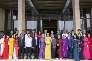 Phó Chủ tịch Quốc hội Nguyễn Thị Thanh gặp mặt Đoàn Đại biểu Quốc hội tỉnh Vĩnh Phúc các thời kỳ