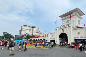Sau đại lễ 30/4, Thành phố Hồ Chí Minh vẫn tấp nập du khách