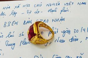 Nghệ An: Nhặt được nhẫn vàng trả lại người bị mất