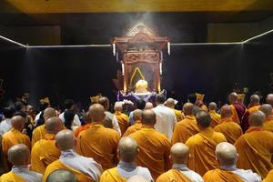 Hàng ngàn tăng, ni, phật tử được chiêm bái Xá lợi Đức Phật