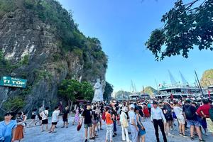 Quảng Ninh: Kỳ nghỉ lễ đón khách kỷ lục