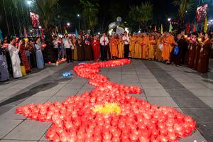 Lễ thả hoa đăng cầu nguyện hòa bình thế giới-hoạt động tâm linh trọng điểm tại Đại lễ Vesak