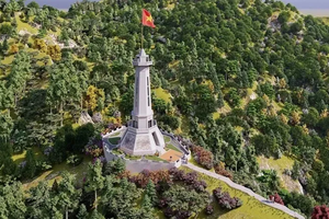 Tỉnh Điện Biên tổ chức Lễ Thượng cờ và gắn biển công trình Cột cờ A Pa Chải