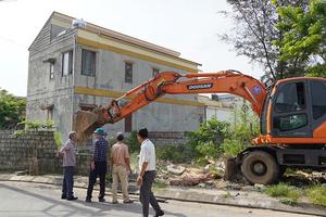 Quảng Bình: Cưỡng chế việc lấn chiếm đất kéo dài nhiều năm tại huyện Bố Trạch