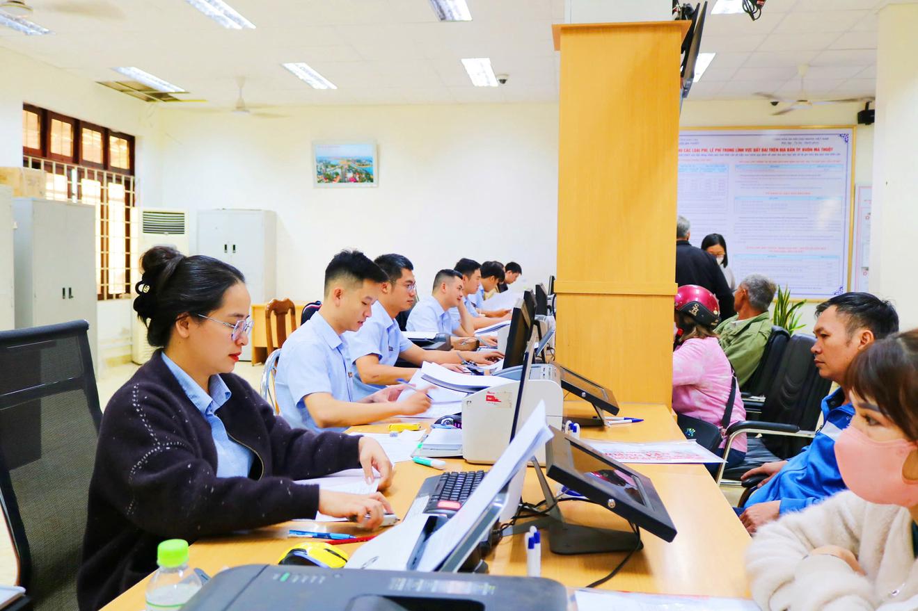 Phương án và lộ trình sắp xếp cán bộ, công viên chức, người lao động tỉnh Đắk Lắk