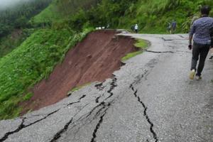 Lạng Sơn có 90 vị trí hư hỏng gây mất an toàn giao thông trên quốc lộ và đường tỉnh